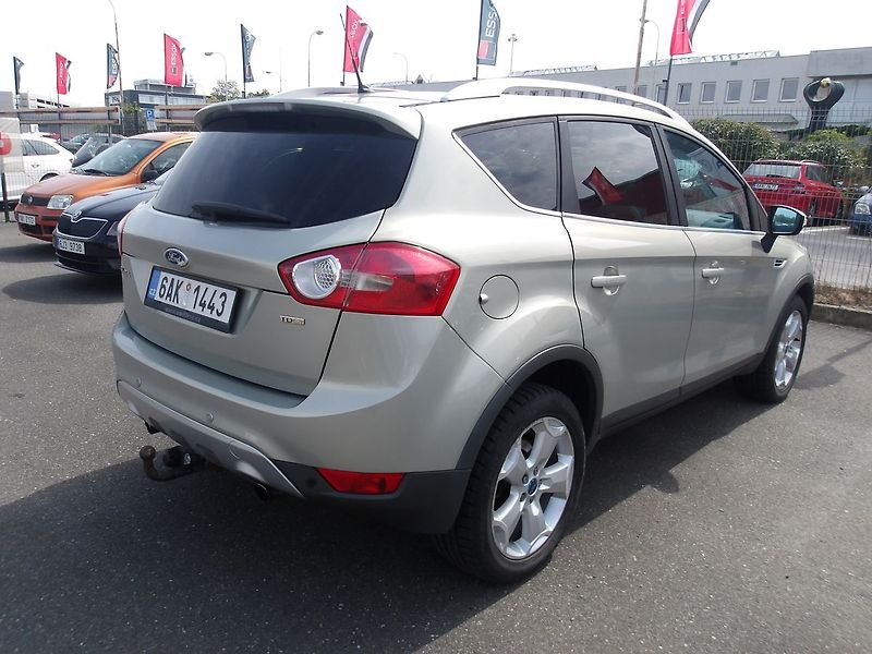 Ford Kuga 2,0TDCi 100 kW ! TITANIUM ! - fotka 9 z 29