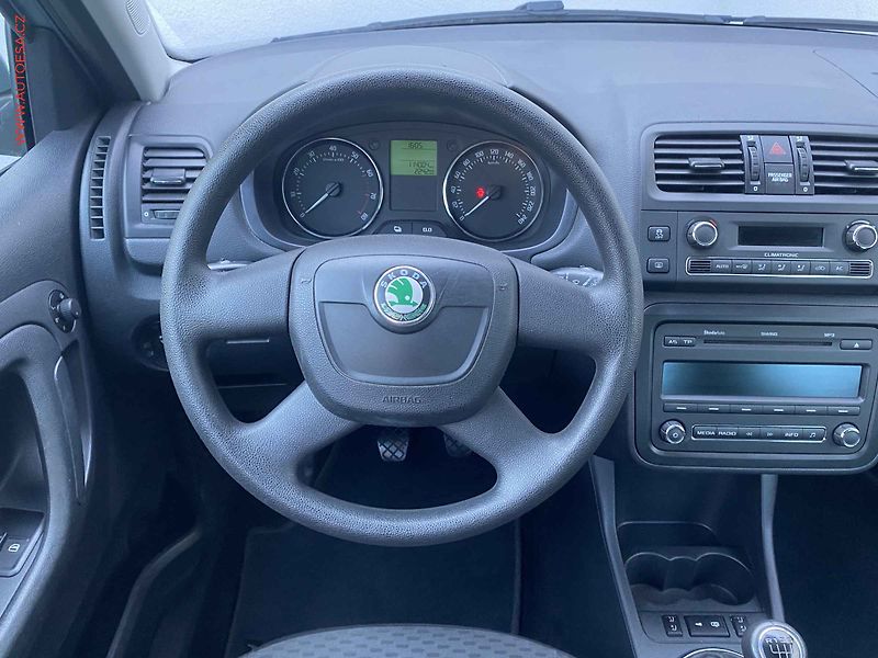 Škoda Fabia (2011) 1.2 TSi, Ambiente, výhřev sed - fotka 11 z 15