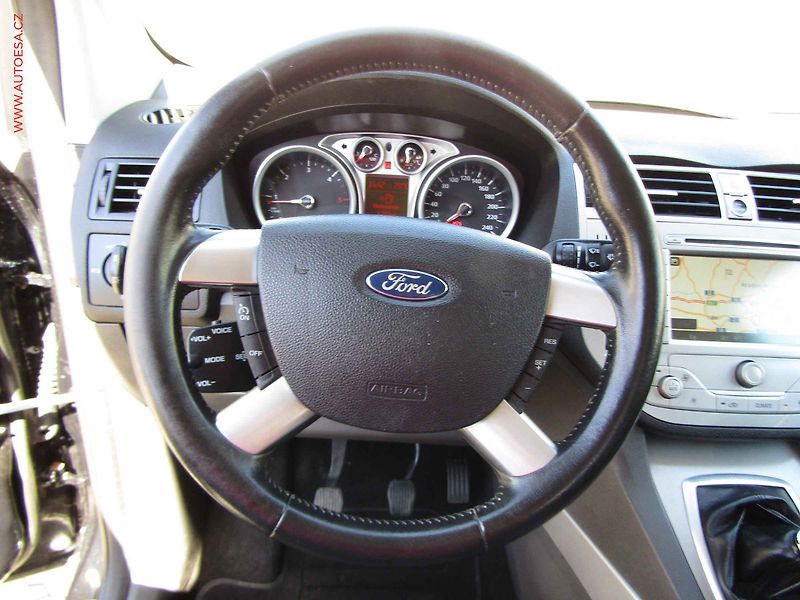 Ford Kuga (2011) 2.0 TDCi, AC, navi, park - fotka 17 z 19
