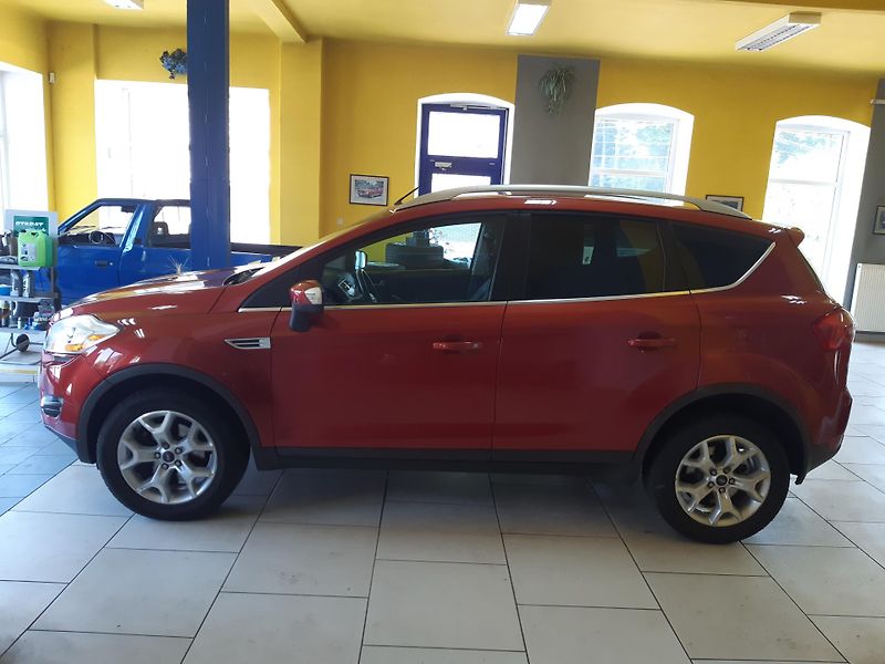 Ford Kuga 2.0 TDCI 4x4 TITANIUM - fotka 4 z 24