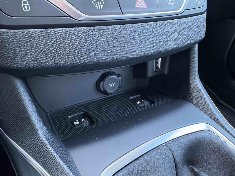 Peugeot 308 (2018) Allure 1.6 BlueHDi EAT6 - fotka 18 z 41