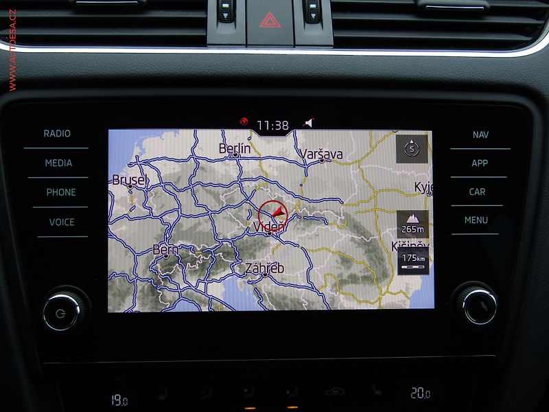 Škoda Octavia (2018) 2.0 TSi, RS245, navi, +ALU - fotka 19 z 24