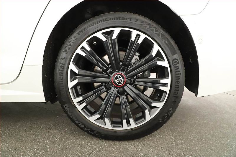 Toyota Corolla (2021) GR Sport 2.0 Hybrid - fotka 12 z 19