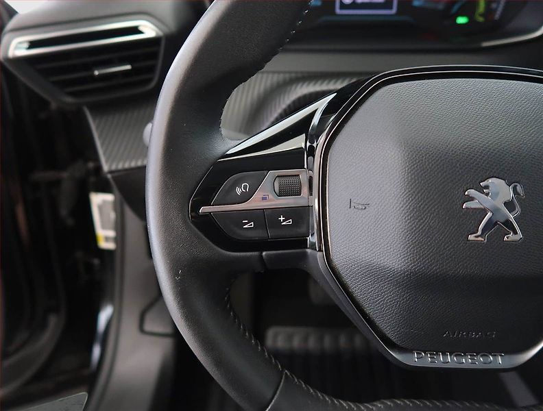 Peugeot 2008 (2022) Active 50 kWh, SoH 91% - fotka 19 z 25