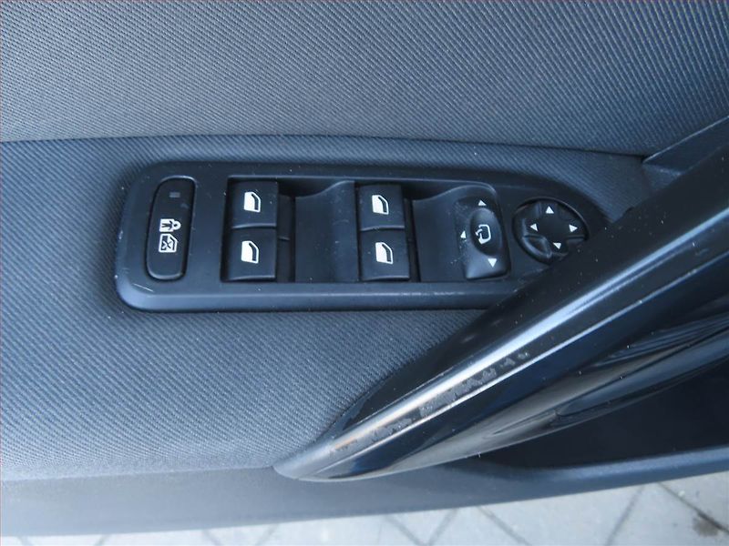 Peugeot 508 (2012) 2.0 HDi, Tempomat - fotka 16 z 18