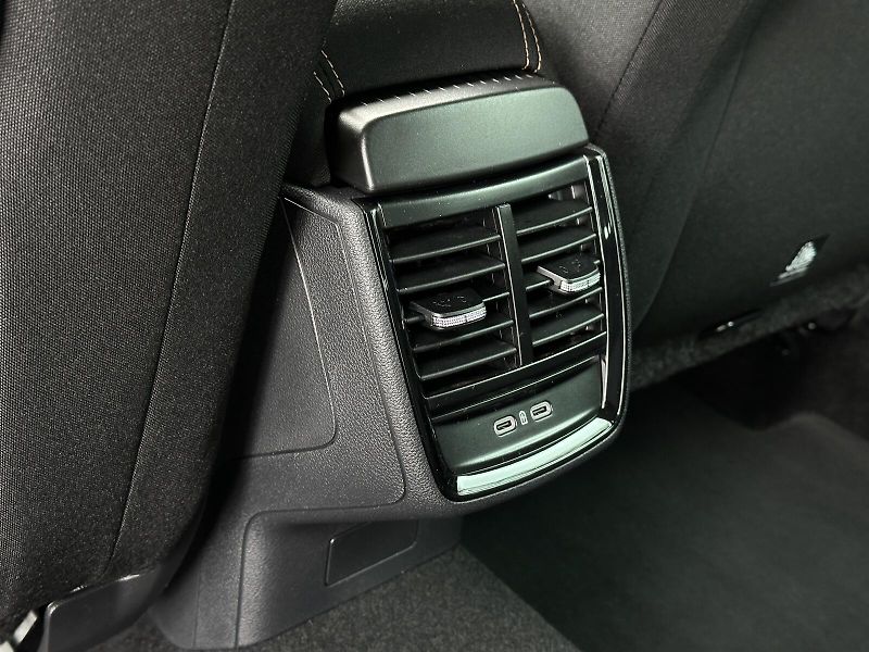Škoda Scala 1.0TSi 116PS LED V.Cockpit Cli - fotka 30 z 35