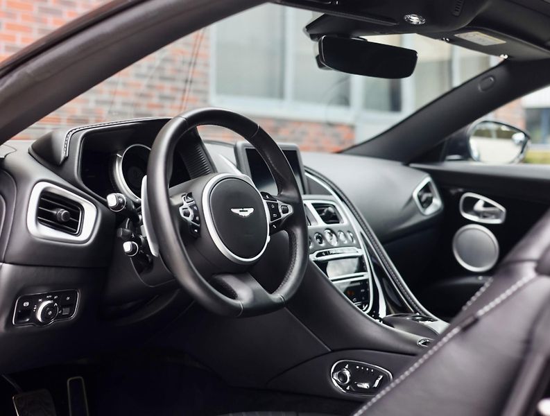 Aston Martin DB11 (2020) 4.0 V8 375KW - fotka 28 z 45