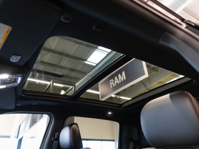 Dodge RAM (2022) 6.2 TRX Harman Kardon, Head Up - fotka 31 z 38