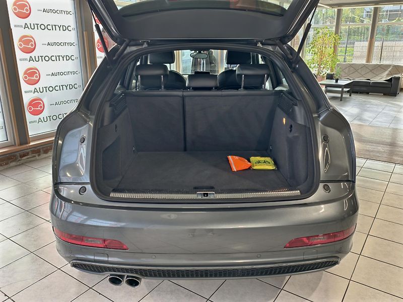 Audi Q3 2.0 TDi 120kW QUATTRO S-line   - fotka 12 z 21