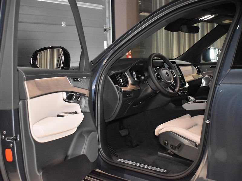 Volvo XC90 (2026) 2,0 T8  Ultra Dark - fotka 21 z 40