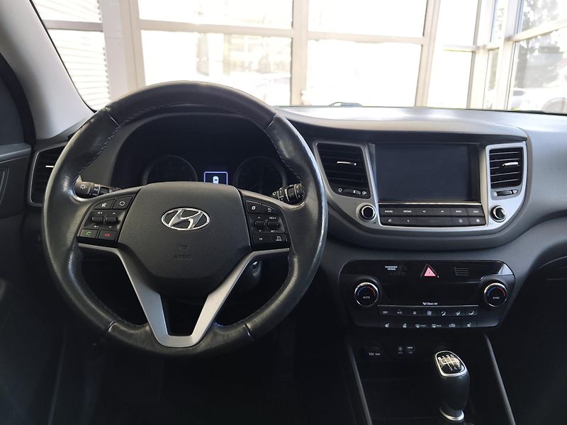 Hyundai Tucson (2015) 1.7CRDi 85kW MT ČR - fotka 11 z 20