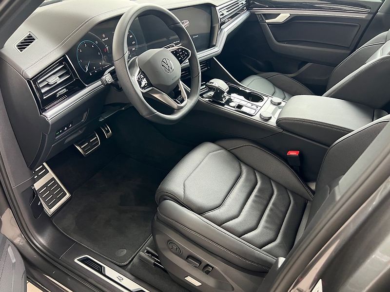 Volkswagen Touareg R-line 3,0TDI 210kW - fotka 7 z 22