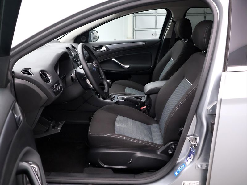 Ford Mondeo 1,6 EB 118kW 1. Maj CZ Tažné - fotka 9 z 33