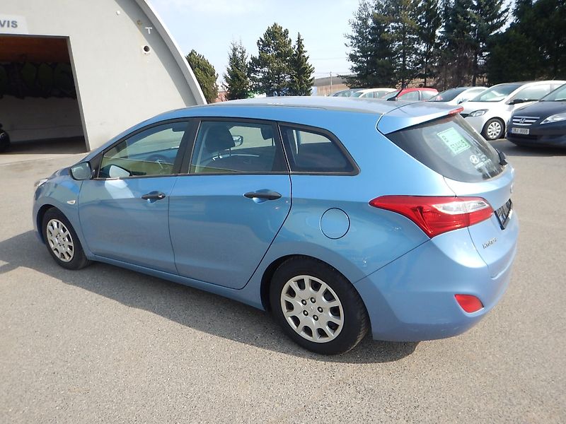 Hyundai i30 1.4 CRDi 66 kw tažné - fotka 3 z 15