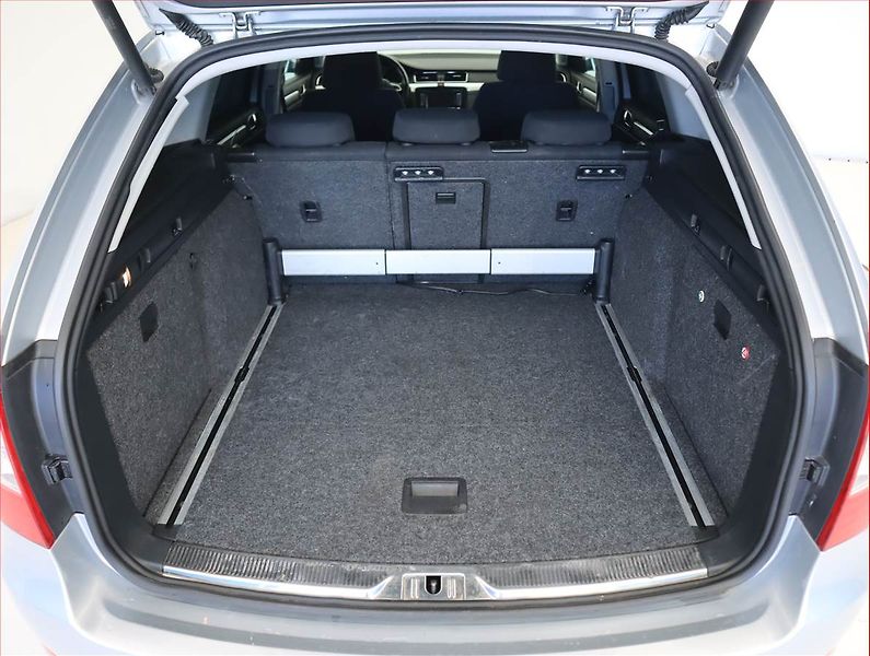 Škoda Superb (2014) 2.0 TDI, Navi, Xenony - fotka 14 z 20