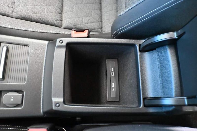 Volkswagen Passat (2023) 2.0 LED DSG ACC Kamera Tažné T - fotka 27 z 34