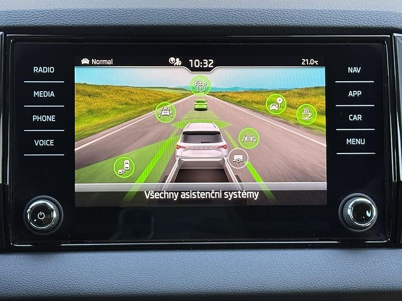 Škoda Karoq DSG 1,5TSi 110kW SportLine - fotka 15 z 24