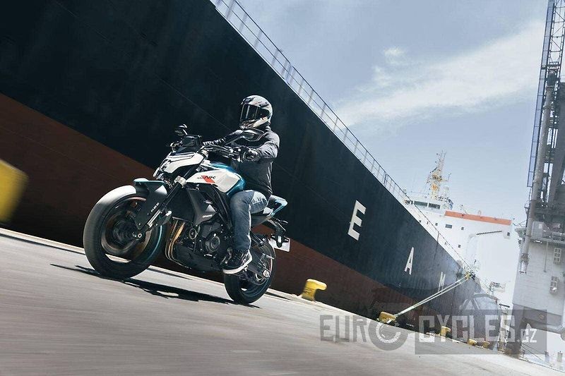 CFMOTO 450 NK (2026) - fotka 17 z 20