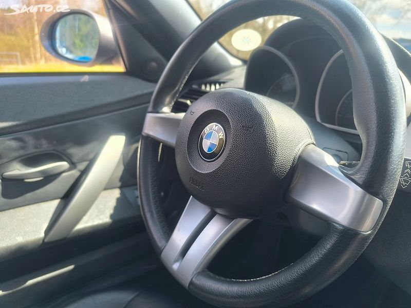 BMW Z4 6V,KRÁSNÁ,VÝBAVA,ALU,+HARDTOP - fotka 21 z 33