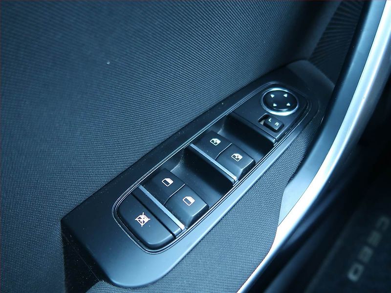 Kia Ceed (2021) Fresh 1.0 T-GDI, ČR,1.maj - fotka 15 z 17