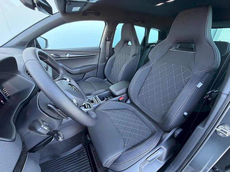 Škoda Karoq (2024) 2.0 TSI 140kW 4x4 SportLine - fotka 6 z 35