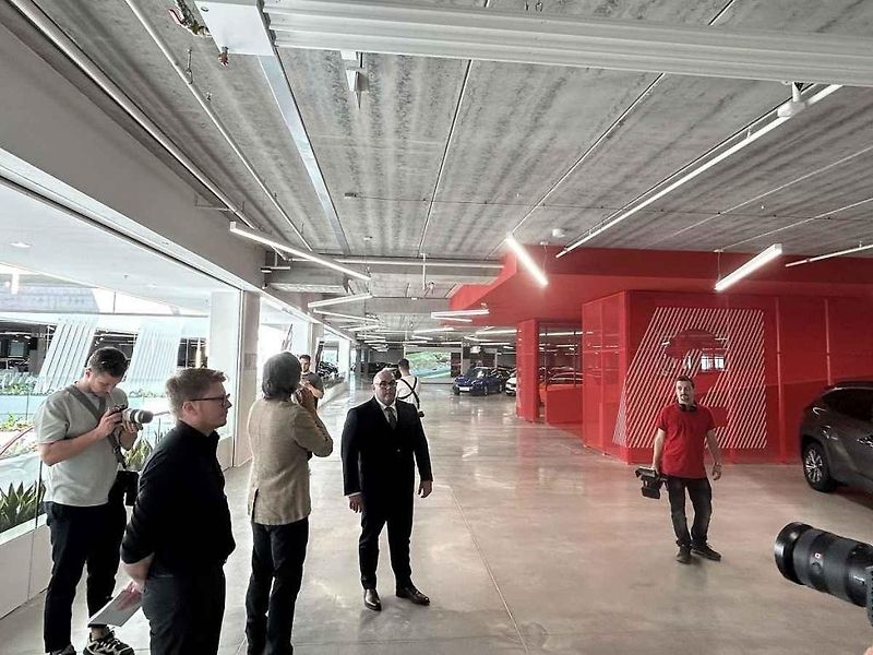 Nedaleko Poděbrad začíná fungovat největší autosalon ojetých aut v Evropě