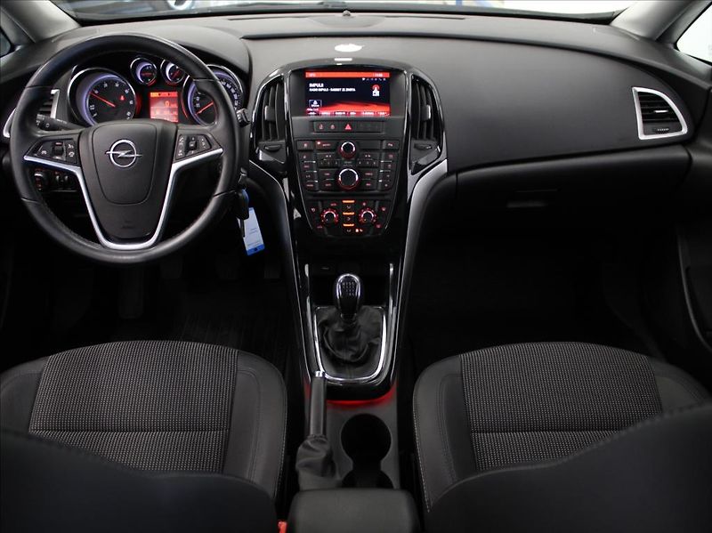 Opel Astra 1,6 CDTi 81kW Cosmo Výprodej - fotka 8 z 19