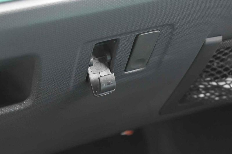 Na venkovských silnicích elektrický Pony stačí tempu okolního provozu