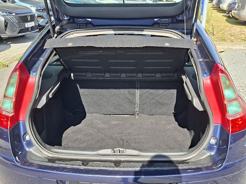Citroën C4 1,4i 16V 90k M5 - fotka 5 z 19