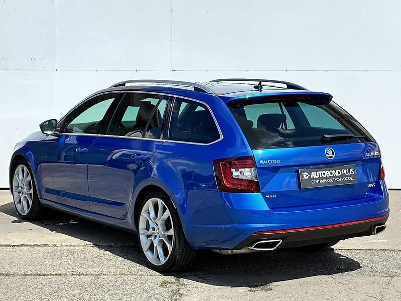 Škoda Octavia 2.0 TDI 4x4 DSG / 135 kW RS - fotka 7 z 26