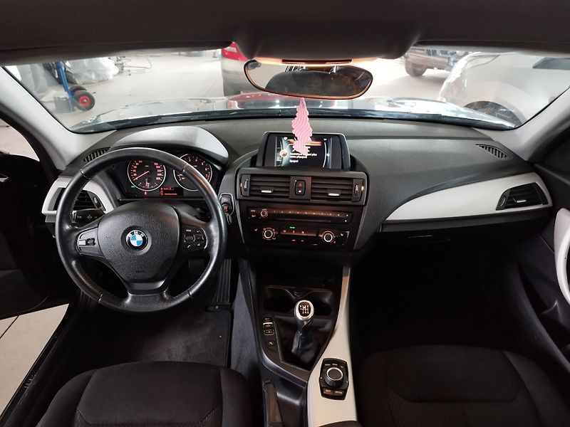 BMW Řada 1 (2014) 116I,75KW,KLIMA,ALU,SER.KN - fotka 22 z 30