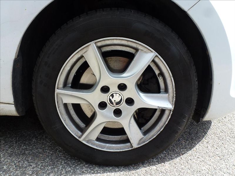 Škoda Rapid 1,4 TSI DSG Automat Spaceback - fotka 46 z 47