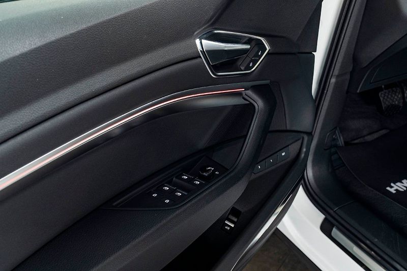 Audi e-tron 55 300kW Matrix Tažné ZÁRUKA - fotka 16 z 37