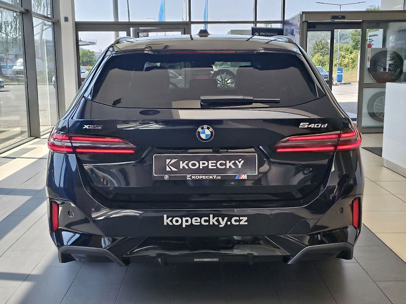 BMW Řada 5 540d xDrive Touring - fotka 5 z 39