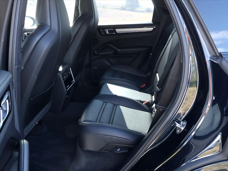Porsche Cayenne 3,0 EHV 340kW Platinum DPH - fotka 15 z 48
