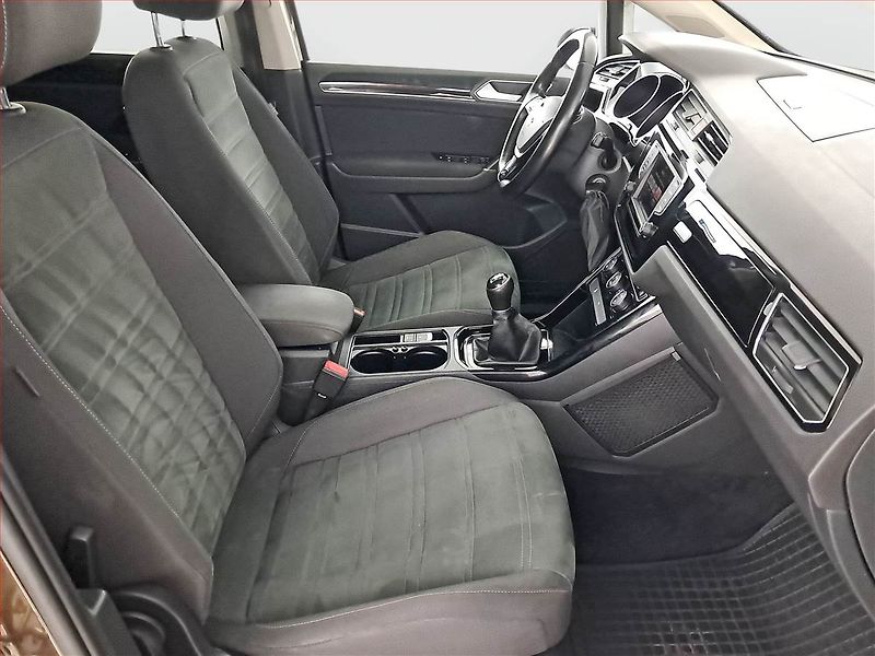 Volkswagen Touran (2016) 1.4 TSI, ČR,1.maj, Tempomat - fotka 9 z 18