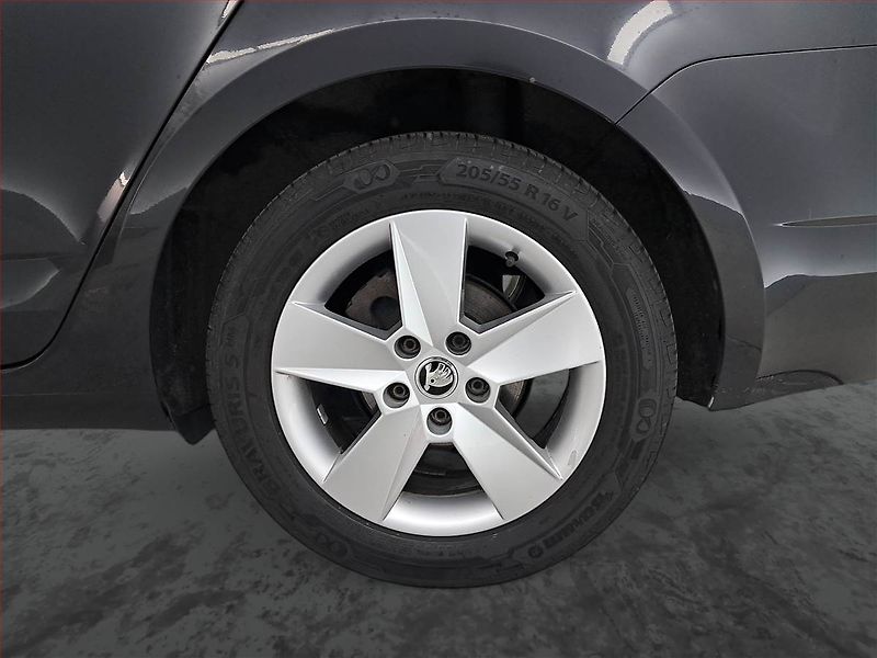 Škoda Octavia (2014) Ambition 1.6 TDI, Serv.kniha - fotka 15 z 19