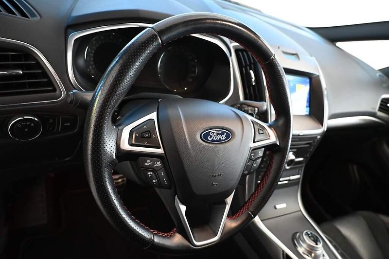 Ford S-MAX (2022) 2.0 ST-LINE 140 KW LED SONY AC - fotka 13 z 39