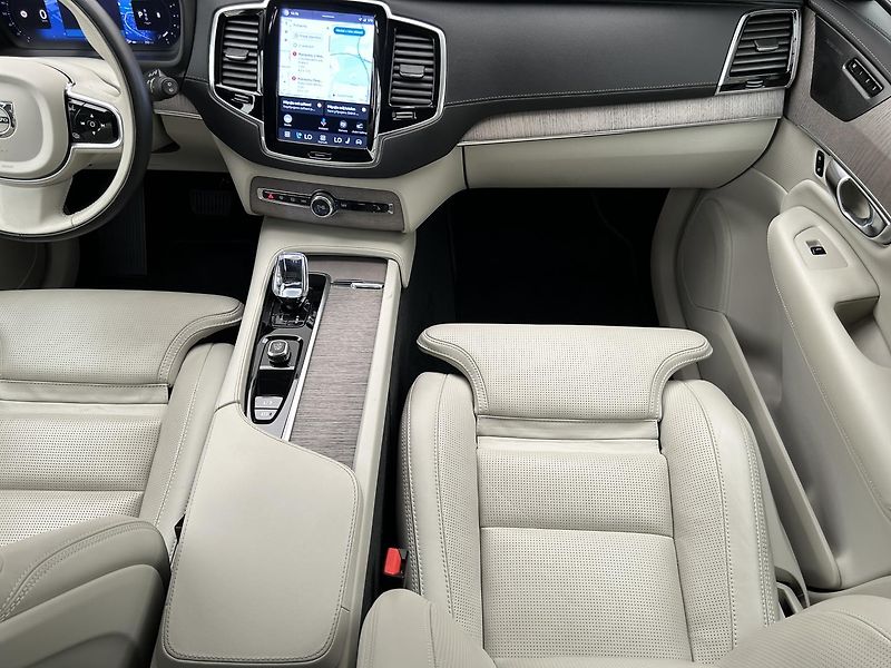 Volvo XC90 2.0 B5 4x4 PLUS Bright Vzduch - fotka 16 z 32
