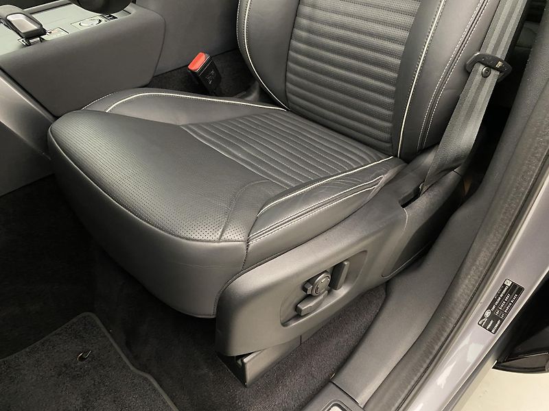 Land Rover Discovery D250 DYNAMIC SE AWD AUT - fotka 29 z 51