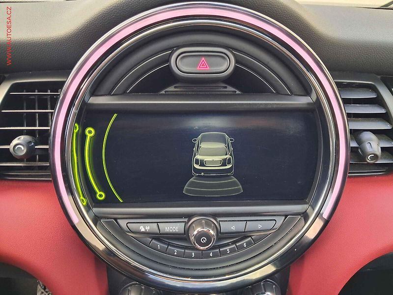 Mini Cooper S (2018) 2.0 i, AT, kůže, panor - fotka 15 z 16