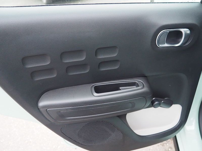 Citroën C3 (2019) 1.2 PureTech, Tažné - fotka 11 z 36