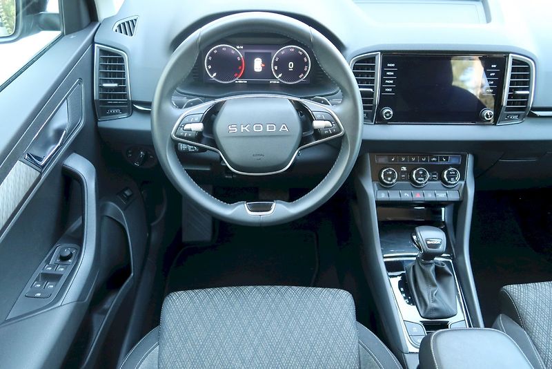 Škoda Karoq (2025) Top Selection 1,5 TSi/110 kW D - fotka 10 z 33
