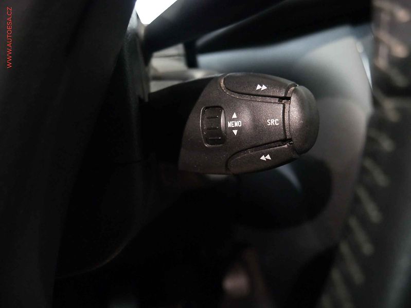 Peugeot 3008 (2010) 1.6VTi, Panor, AC - fotka 14 z 18