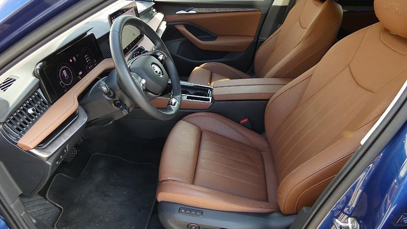 Škoda Superb 2.0 TDI 142kW 4x4 L&K Combi DS - fotka 19 z 27