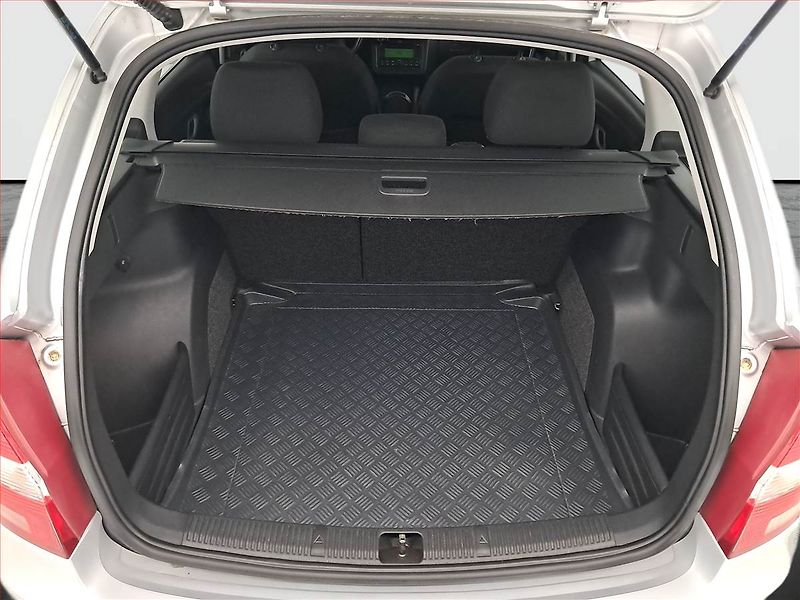 Škoda Fabia (2008) 1.4 16V, po STK, jezdí výborně - fotka 14 z 17
