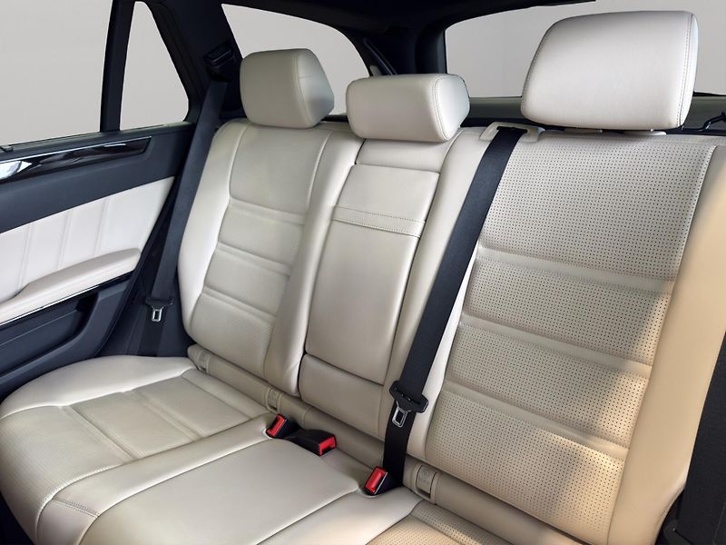 Mercedes-Benz Třídy E (2015) Mercedes-AMG E 63 S 4MATIC kom - fotka 20 z 21
