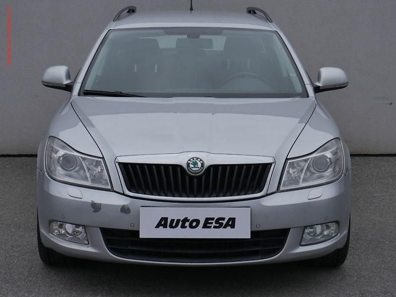 Škoda Octavia (2012) 1.6TDi, ČR, autoAC - fotka 2 z 22