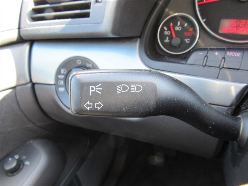 Audi A4 1,6 i 75kW Sedan - fotka 19 z 29
