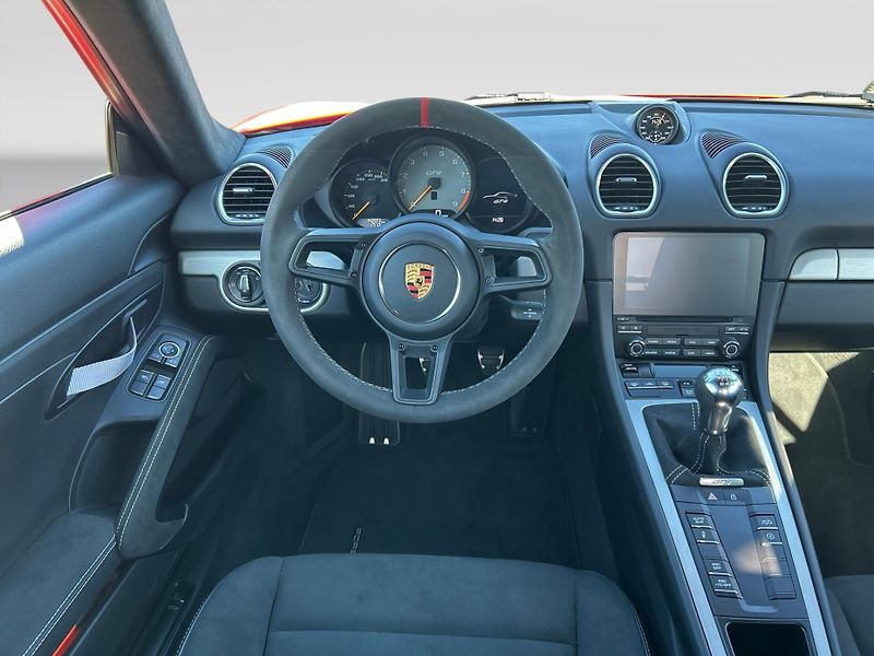 Porsche Cayman 718 GT4 - fotka 17 z 28